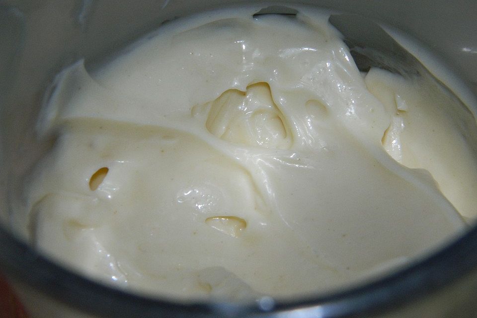 Mayonnaise mit dem Pürierstab hergestellt