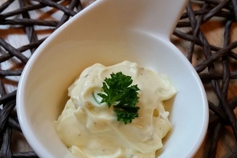 Mayonnaise mit dem Pürierstab hergestellt