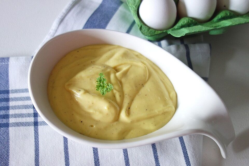 Mayonnaise mit dem Pürierstab hergestellt