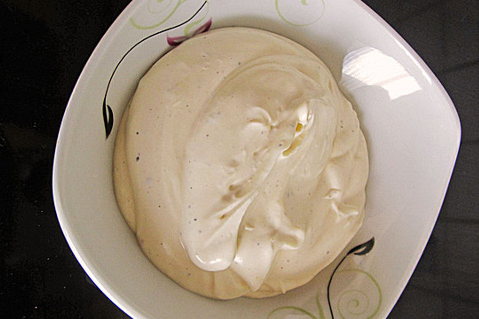 Mayonnaise mit dem Pürierstab hergestellt