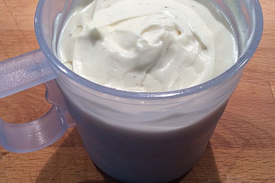 Mayonnaise mit dem Pürierstab hergestellt