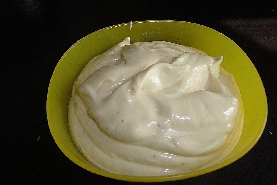 Mayonnaise mit dem Pürierstab hergestellt