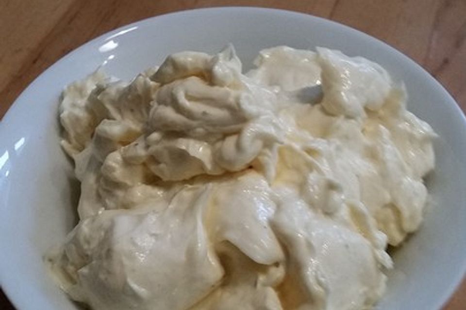 Mayonnaise mit dem Pürierstab hergestellt