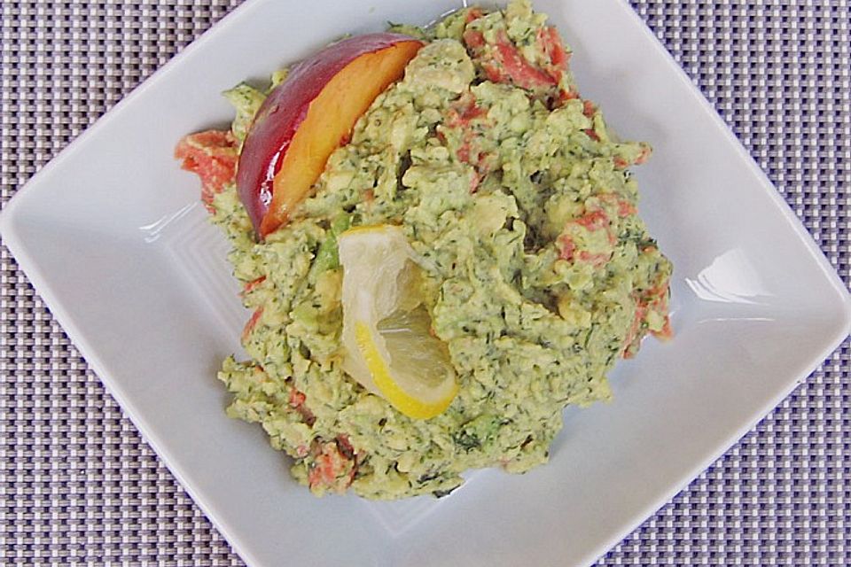 Avocado mit Räucherlachs als Vorspeise