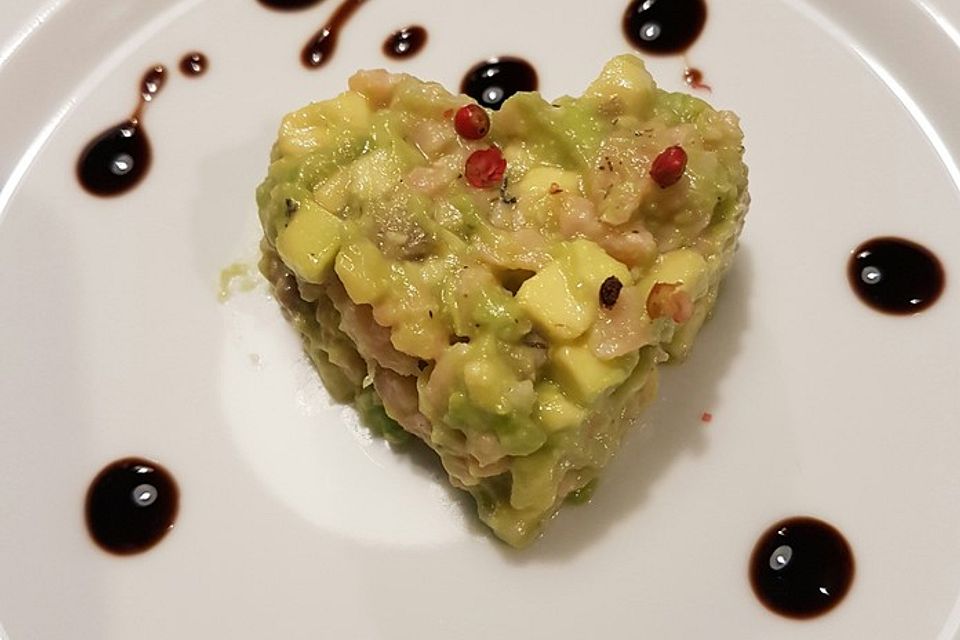 Avocado mit Räucherlachs als Vorspeise