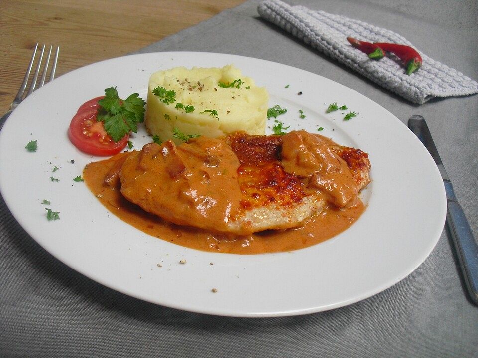 Schnitzel in pikanter Tomaten-Sahne-Sauce von Kameliendame| Chefkoch