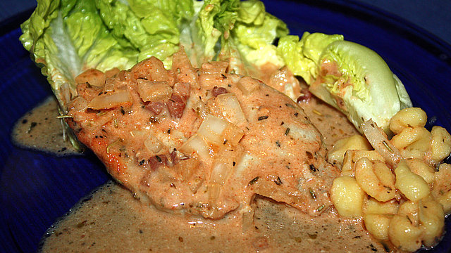 Schnitzel in pikanter Tomaten-Sahne-Sauce von Kameliendame