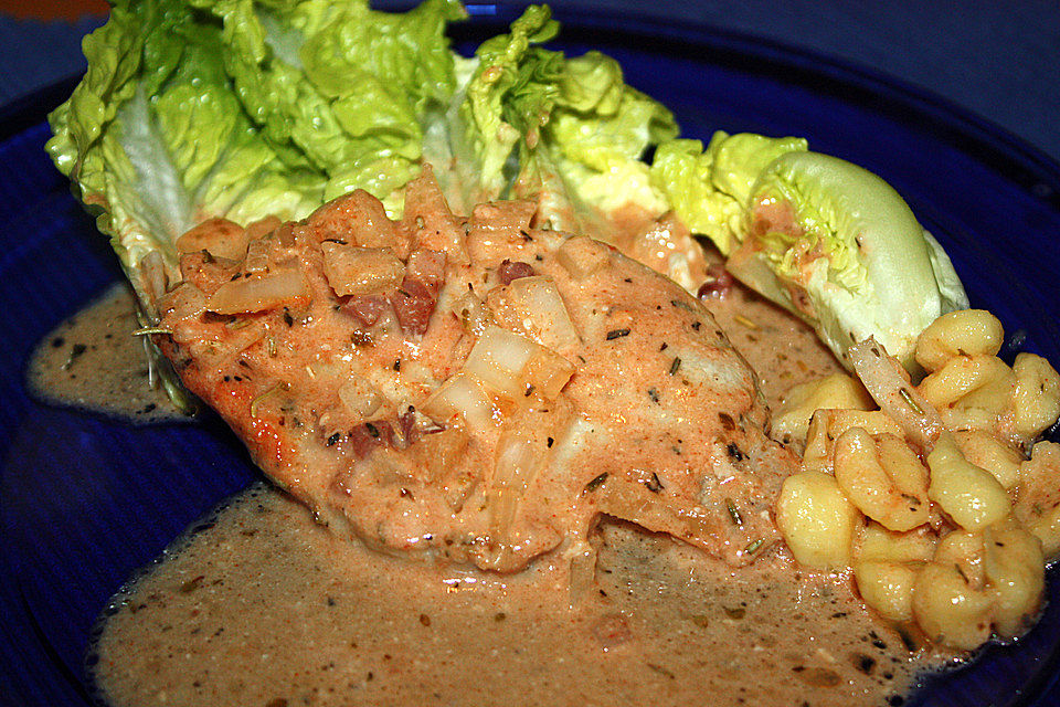 Schnitzel in pikanter Tomaten - Sahne - Sauce