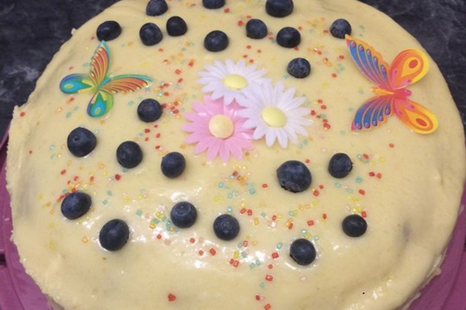 Rührkuchen mit Blaubeeren und weißer Schokolade