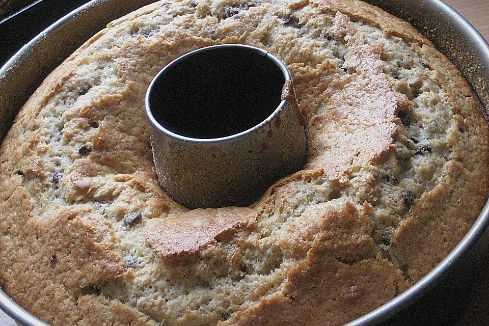 Rührkuchen mit Blaubeeren und weißer Schokolade