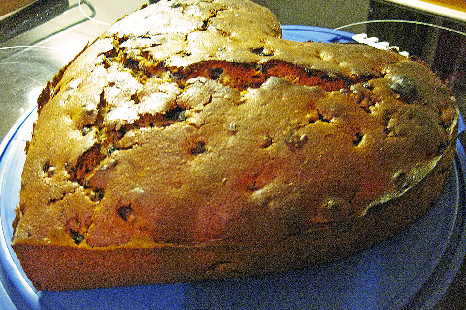 Rührkuchen mit Blaubeeren und weißer Schokolade