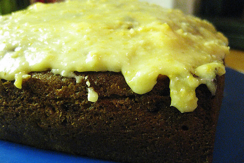 Rührkuchen mit Blaubeeren und weißer Schokolade