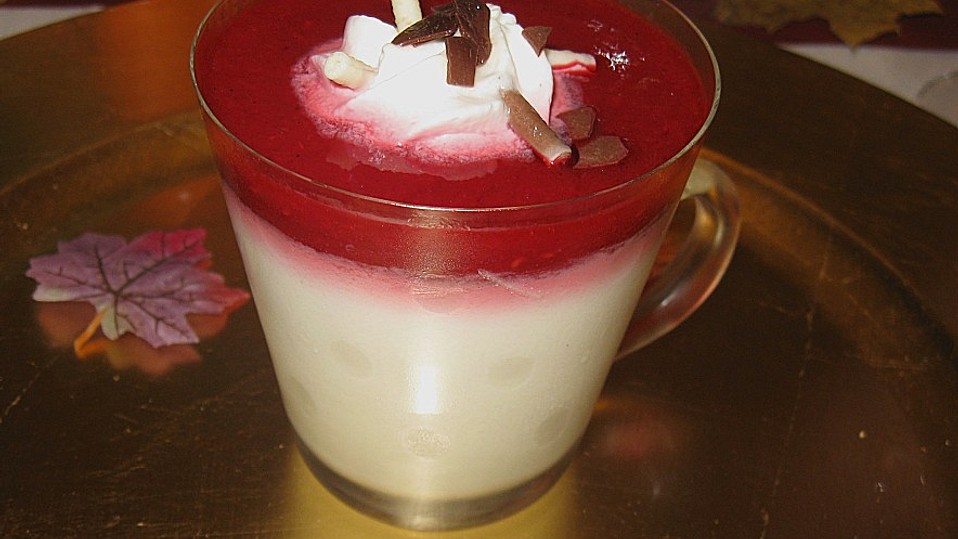 Kokos Panna Cotta mit Erdbeerpüree von ufaudie58