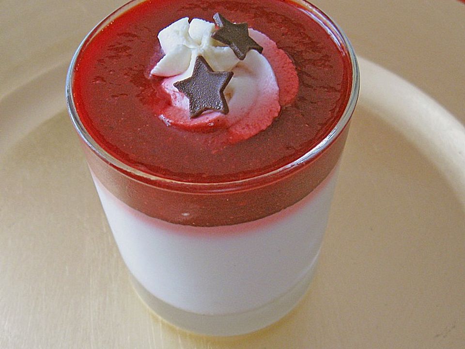 Kokos Panna Cotta mit Erdbeerpüree von ufaudie58| Chefkoch