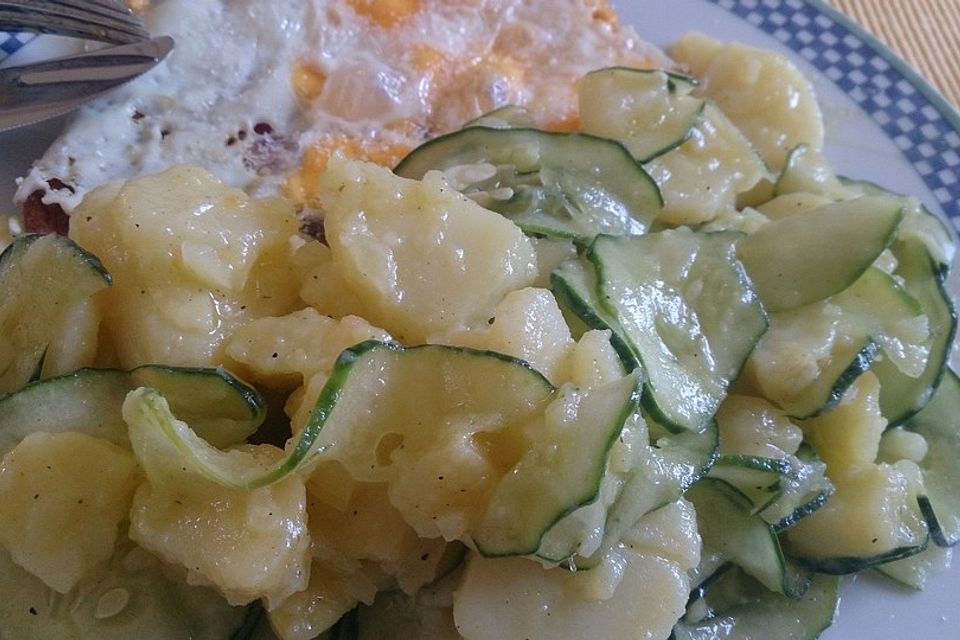 Kartoffel - Gurkensalat nach Oma Luise