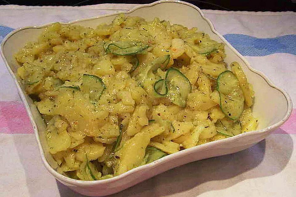 Kartoffel - Gurkensalat nach Oma Luise