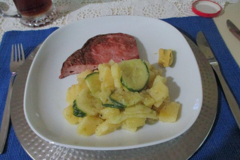 Kartoffel - Gurkensalat nach Oma Luise