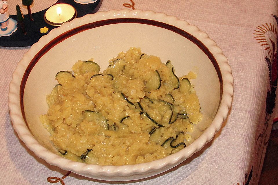 Kartoffel - Gurkensalat nach Oma Luise