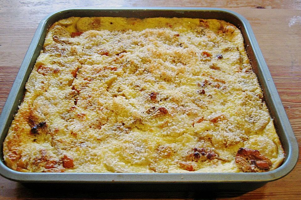 Exotischer Clafoutis mit Ananas, Banane und Muskatkürbis