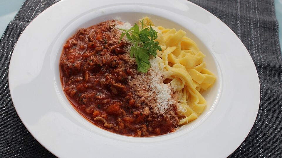 Tomatensoße mit Hackfleisch von Liesbeth| Chefkoch Tomatensoße mit Hackfleisch von Liesbeth| Chefkoch