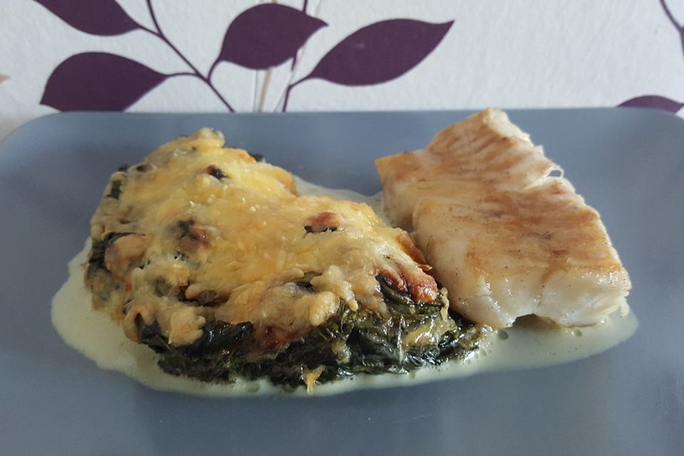 Blattspinat in Sahnesauce mit Käse überbacken