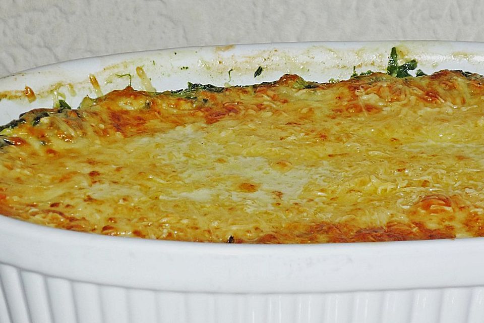 Blattspinat in Sahnesauce mit Käse überbacken