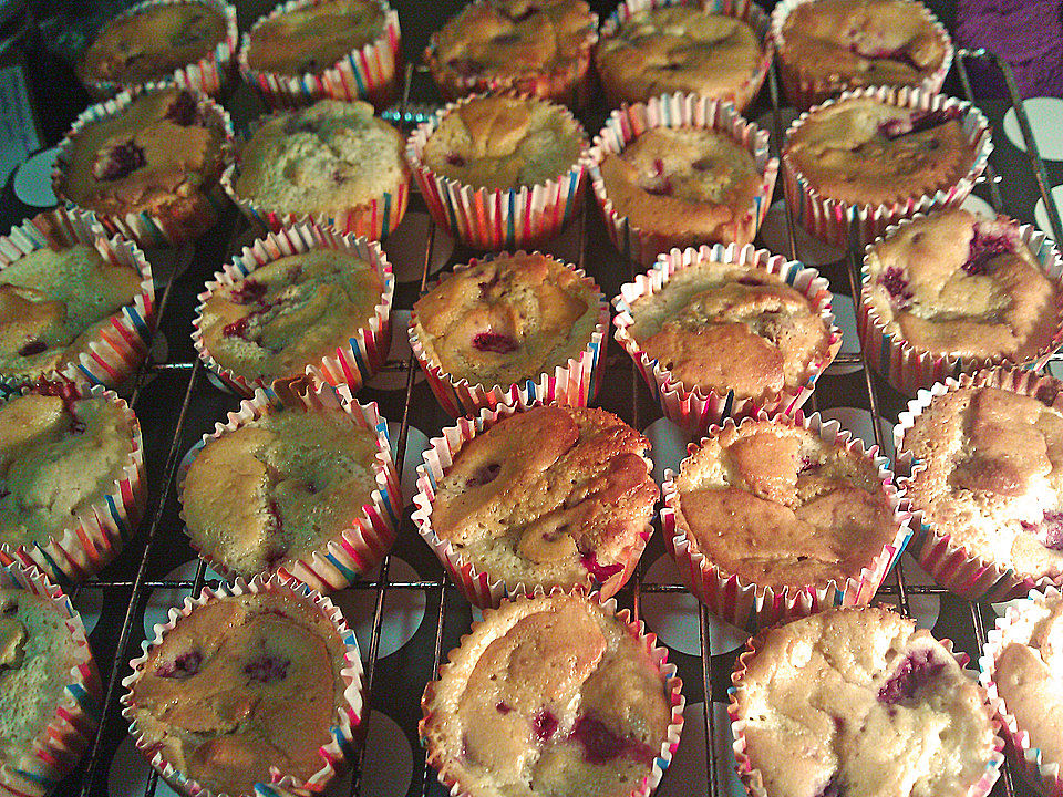 Muffins mit Käsekuchenfüllung und Himbeeren von Pumpkin-Pie| Chefkoch