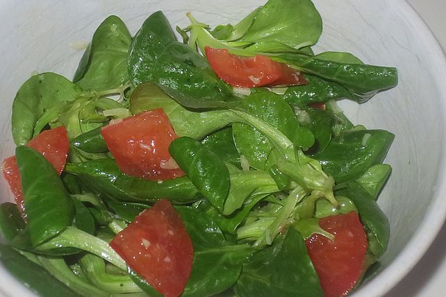 Feldsalat mit Knoblauch - Tomatendressing von ilcet| Chefkoch