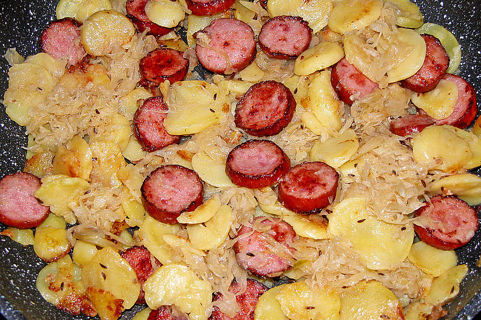 Bratwurst-Sauerkraut-Pfanne