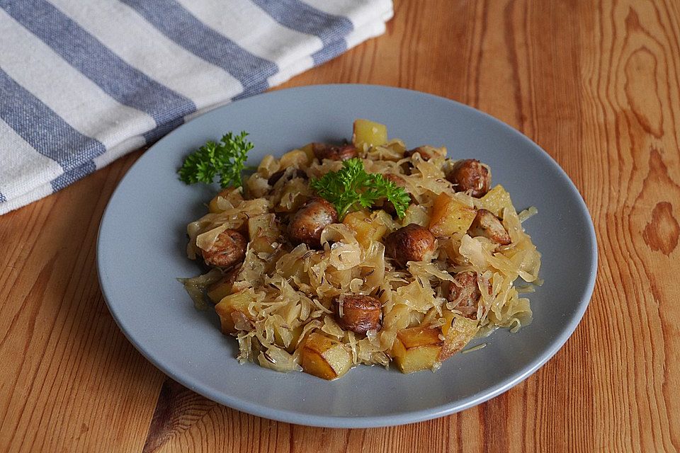 Bratwurst-Sauerkraut-Pfanne