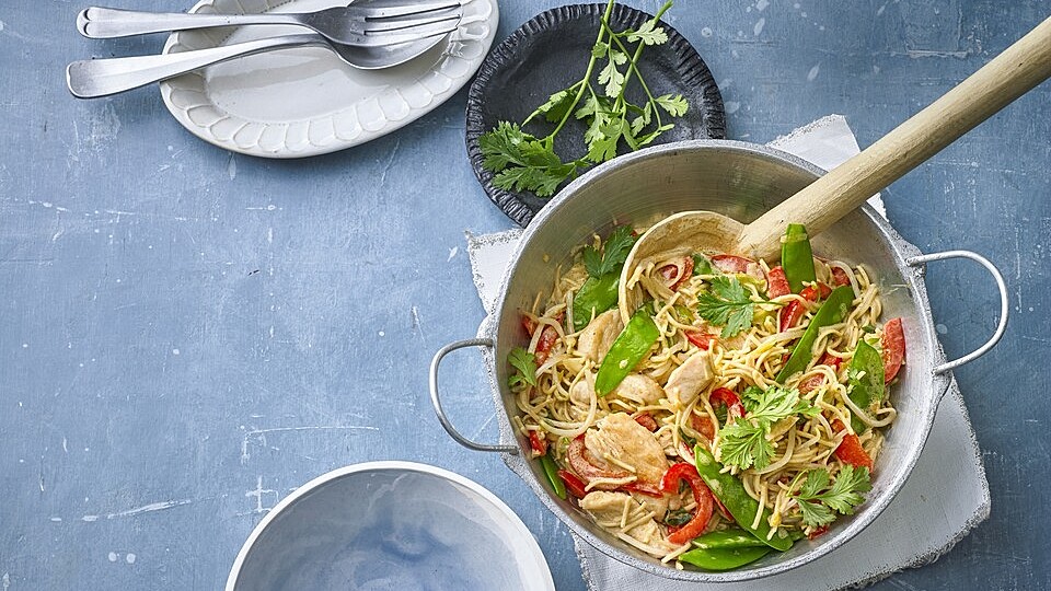 Asiatisches-Nudelcurry-mit-H-hnerbrustfilet
