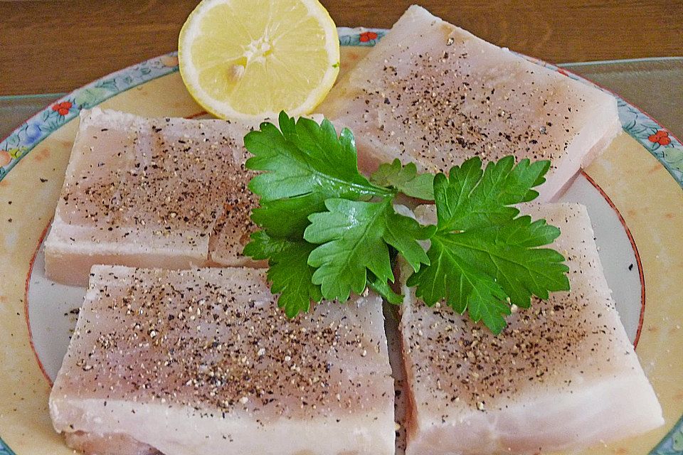 Goldbarschfilet mit Mango - Thymian - Kruste auf Rahm - Mangold