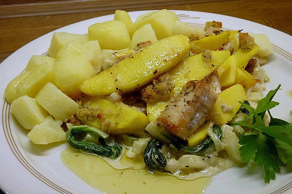 Goldbarschfilet mit Mango - Thymian - Kruste auf Rahm - Mangold