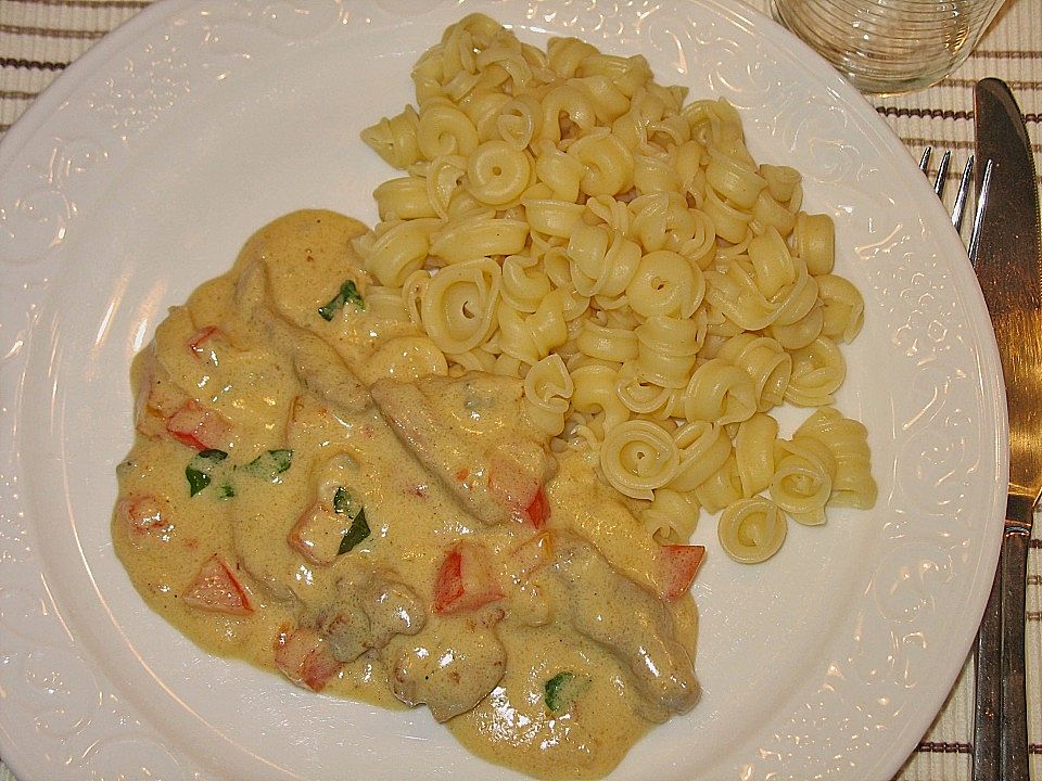 Schweinegeschnetzeltes mit Gorgonzolasoße von lecker-essen| Chefkoch