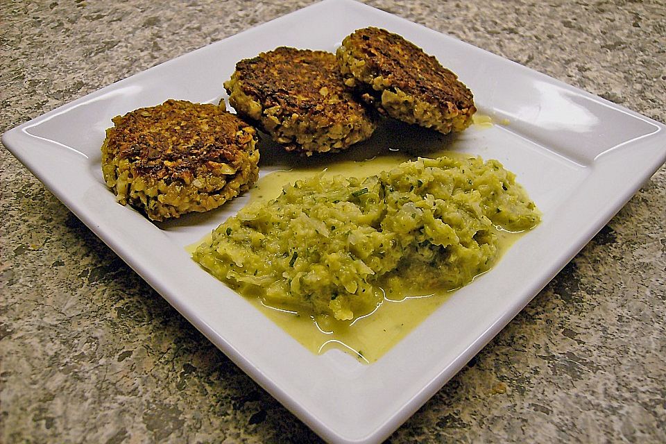 Pastinakenbratlinge mit Wirsingpüree