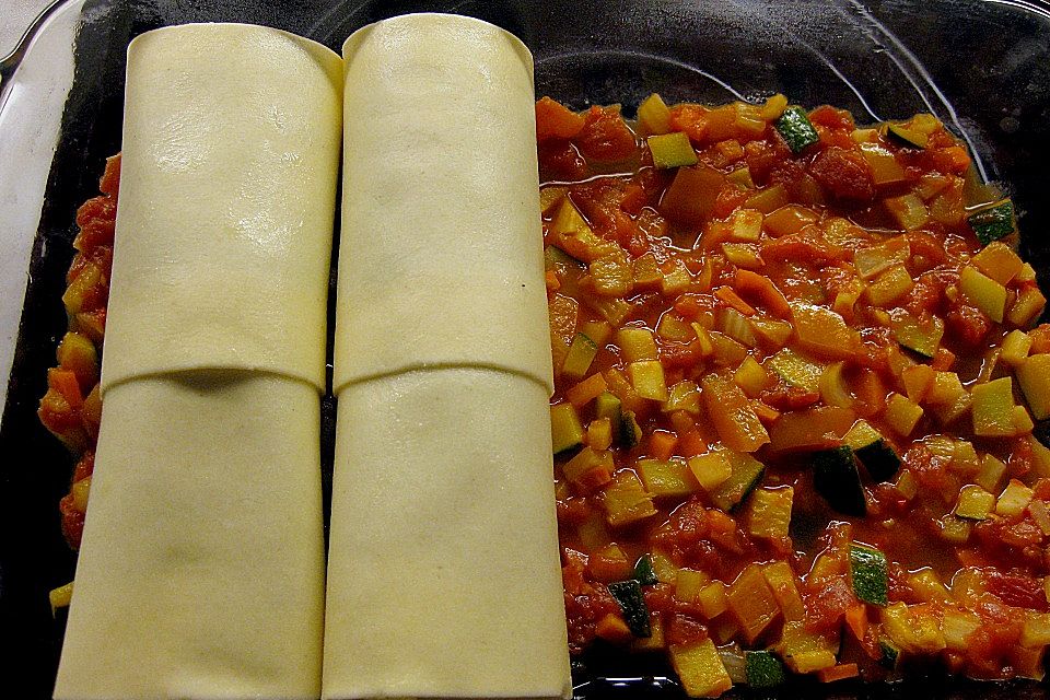 Nudelrollen mit Saibling - Füllung in Gemüsesauce