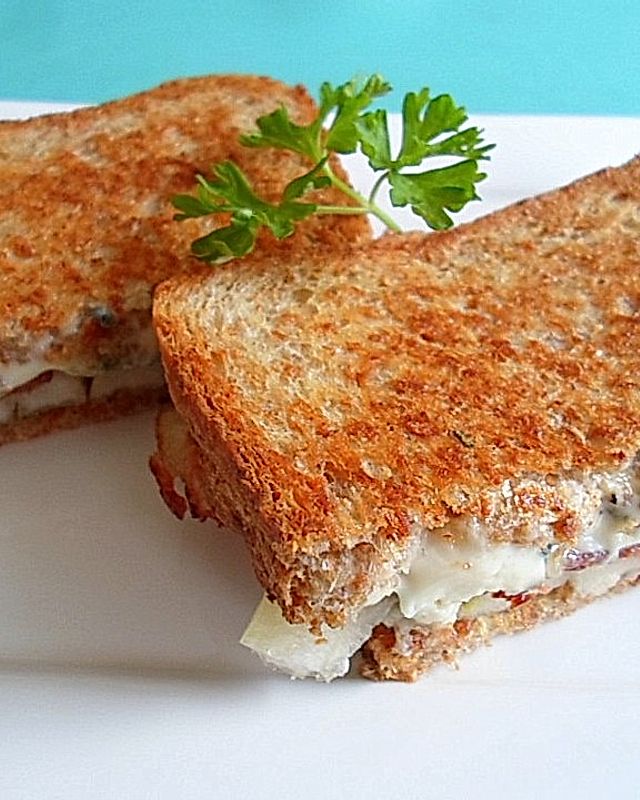 Gegrillter Käse - Sandwich mit Speck und Birne