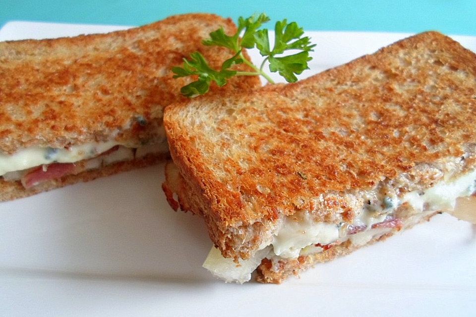 Gegrillter Käse - Sandwich mit Speck und Birne