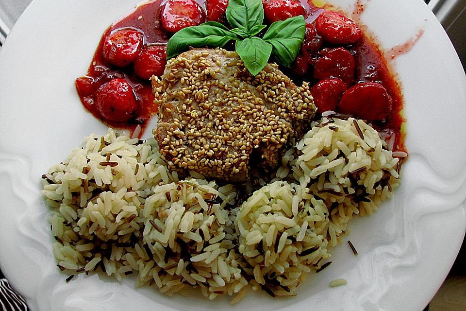 Thunfischsteak mit pikanten Gewürz-Erdbeeren