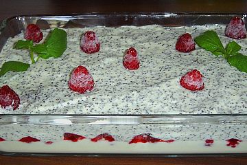 Mohn - Puddingcreme mit Himbeeren