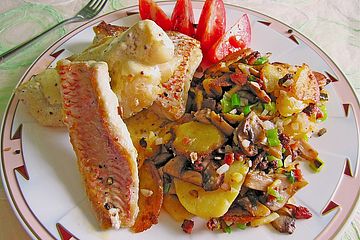 Feiner Pannfisch mit Bratkartoffeln und Senfsauce