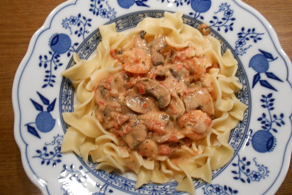Bandnudeln mit Krabben und Pilzen