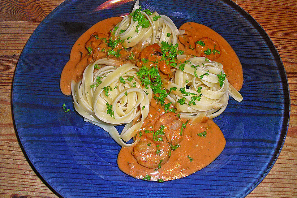 Bandnudeln mit Krabben und Pilzen