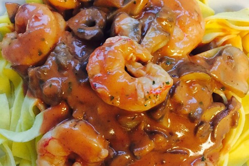 Bandnudeln mit Krabben und Pilzen