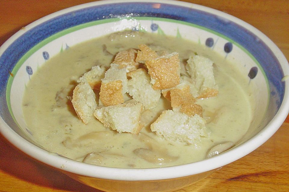 Knoblauchsuppe mit Knoblauchchips Knoblauchsuppe mit Knoblauchchips