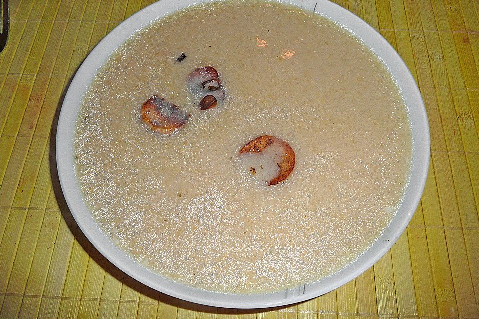 Knoblauchsuppe mit Knoblauchchips Knoblauchsuppe mit Knoblauchchips