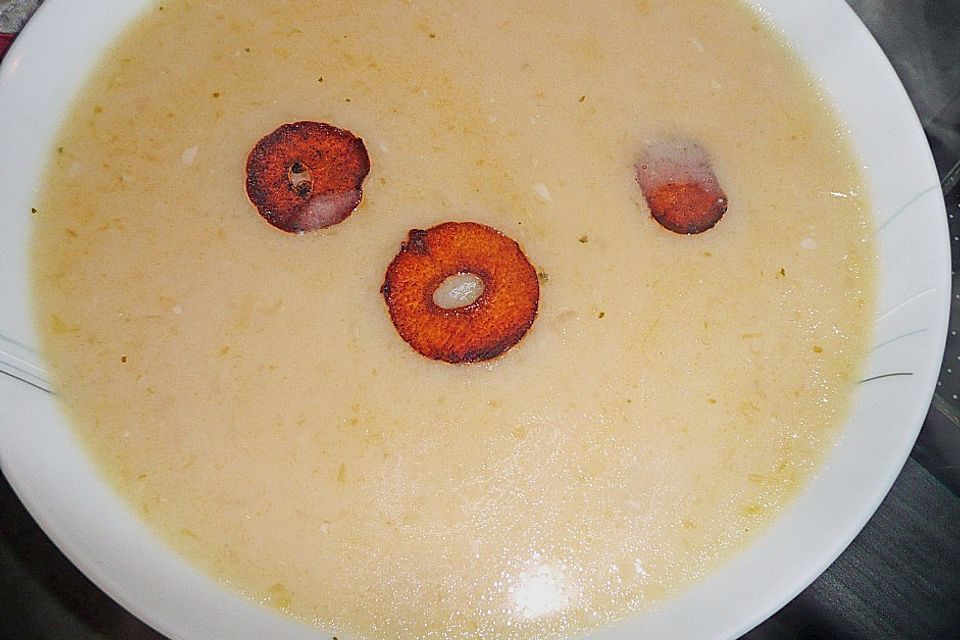 Knoblauchsuppe mit Knoblauchchips Knoblauchsuppe mit Knoblauchchips