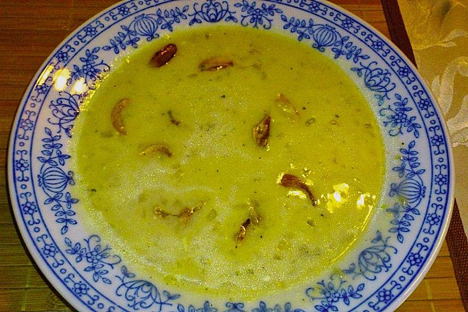 Knoblauchsuppe mit Knoblauchchips Knoblauchsuppe mit Knoblauchchips