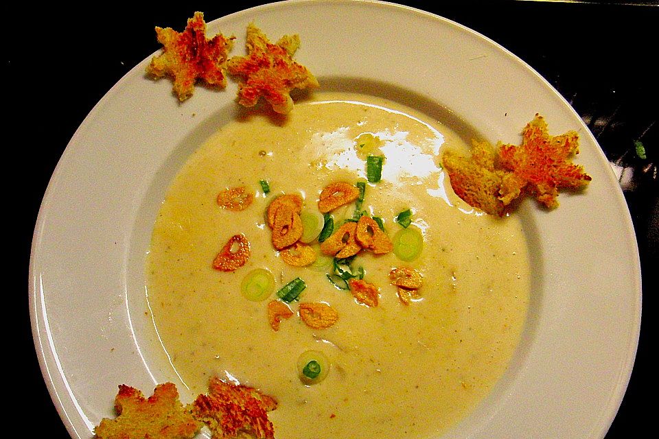Knoblauchsuppe mit Knoblauchchips Knoblauchsuppe mit Knoblauchchips