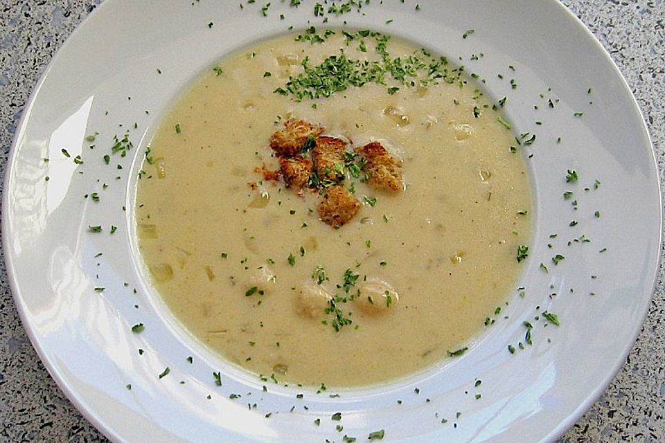 Knoblauchsuppe mit Knoblauchchips Knoblauchsuppe mit Knoblauchchips